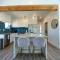 Timber & Tin E 2Bed 2Bath w Pool & Rooftop Deck