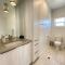 Timber & Tin E 2Bed 2Bath w Pool & Rooftop Deck