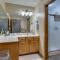 Luxurious Cabin on Castle Rock Lake! Sleeps up to 20! - Mauston