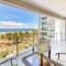 Luxury Oceanfront Stay, Two Master Suites, Walk to Town