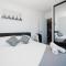 Modern 2b2b Apt -2 king bed-2 parking-UC-Westfield