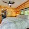 Creekside Cabin Retreat with Private Deck in Payson - 佩森