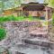 Creekside Cabin Retreat with Private Deck in Payson - 佩森