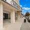 The Adaline #3 - Upscale Hyde Park Apt, First Floor