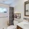 Lake and Pool Access Spacious Home in Newland - Newland