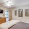 Lake and Pool Access Spacious Home in Newland - Newland