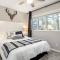 Lakefront Luxury with Private Beach, Sleeps 14 - Gladwin