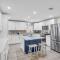 Relax Poolside & Walk or Bike to the Beach From This Amazing Naples Pool Home! - نيبلس