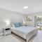 Relax Poolside & Walk or Bike to the Beach From This Amazing Naples Pool Home! - نيبلس