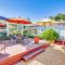 Romantic Casita with Garden and Deck 2 Miles to Plaza!