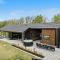 4 Bedroom Cozy Home In Hadsund