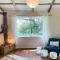 Crystal Cottage Retreat- Escape to the Hinterland!