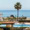 Personal y coqueto en primerísima línea de playa, en la Costa del Sol. Puerto De La Duquesa