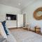 Belle Escapes - Moseley Apartments near the beach with private garden