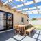 Belle Escapes - Moseley Apartments near the beach with private garden