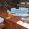 StayVista at Floradale W Jacuzzi & Wood-Fire Pizza - Касаули