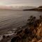 'Sisters' - Cliff top cabin with hot tub - Spring Beach