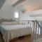 Grand studio mezzanine avec vue mer, parking et climatisation à deux pas de la calanque de la Cron - FR-1-100-319