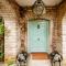 Magnificent Clarence cottage!