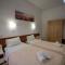 Harrys bar & apartments