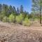 Deck and ATV Trail Access Quiet Cabin in Show Low - 肖洛