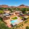 Timber & Tin E 2Bed 2Bath w Pool & Rooftop Deck