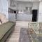 Flat Opposite Wakefield College with FREE Parking and 5 Mins Walk to Train Station - Wakefield