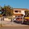 EMERALD HOUSE SAN TEODORO, Private Parking