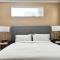 Relaxing 2-BR Apt with Pool Hot Tub Gym and Basketball Court Access - 里诺