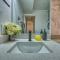 Modern & Colorful ~ 5* Location - 华盛顿