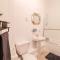 Spacious London 2 Bed Flat with Parking -10mins from Central - 伦敦