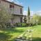 One bedroom apartement with garden and wifi at Provincia di Siena