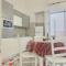One bedroom apartement with enclosed garden and wifi at Napoli 3 km away from the beach