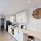 Central Stunning 3-Bed House - Free Parking