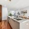 Stylish Home, Family - Walk to Pub,Cafes, 1KM CBD!