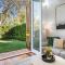 Stylish Home, Family - Walk to Pub,Cafes, 1KM CBD!