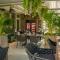 Exclusive Hotel & More