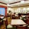 Country Inn & Suites by Radisson, College Station, TX
