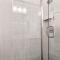 Mayflower Lakeside 301-45 by Moose Management - 希伯城