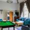 The New School Rooms - Beautiful, Georgian Apartment with Private Heated Pool and Hot Tub Sleeps 12 with Wifi and Parking near Bath