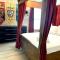 Mickey's Mansion, a Luxury, Themed-Home with Private Pool, Arcade and Theater as well as 3 Shared Waterslides, 3 Swimming Pools, 2 Children's Splash Pads, 2 Jacuzzis, Hammocks, Mini-Golf, Sand Volleyball, and MUCH More - Davenport