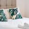 Pet-friendly 1BR Apt sleeps 4 in BMH Centre with Parking