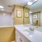 Beach House Condominiums A403 - Beachfront with Pool, WiFi, & Beach Service - Дестин