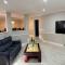 Spacious bright home close to shops and cafes