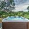 Tonka Heights Remodeled Oasis BBQ Hot Tub