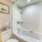 Beach House Condominiums B101 - Beachfront with Pool, WiFi, & Beach Service - Дестин