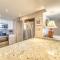 Beach House Condominiums B101 - Beachfront with Pool, WiFi, & Beach Service - Дестин