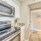 Beach House Condominiums B404 - Beachfront with Pool, WiFi, & Beach Service - Дестин