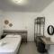 Sunshine Apartments and Rooms