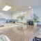 Beach House Condominiums B405 - Beachfront with Pool, WiFi, & Beach Service - ديستين